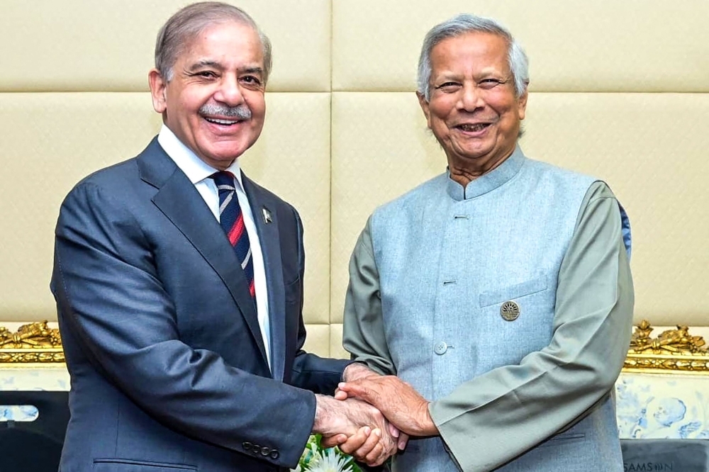 Pakistan’s Top Diplomat Visits Bangladesh After Over a Decade — A New Chapter Amid Shifting Regional Tides