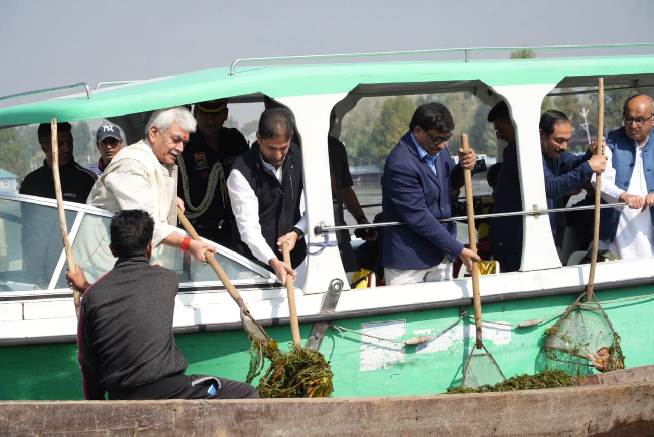 Reviving the Jewel of Kashmir: L-G Manoj Sinha Leads Cleanliness Drive in Dal Lake During ‘Sewa Parv’