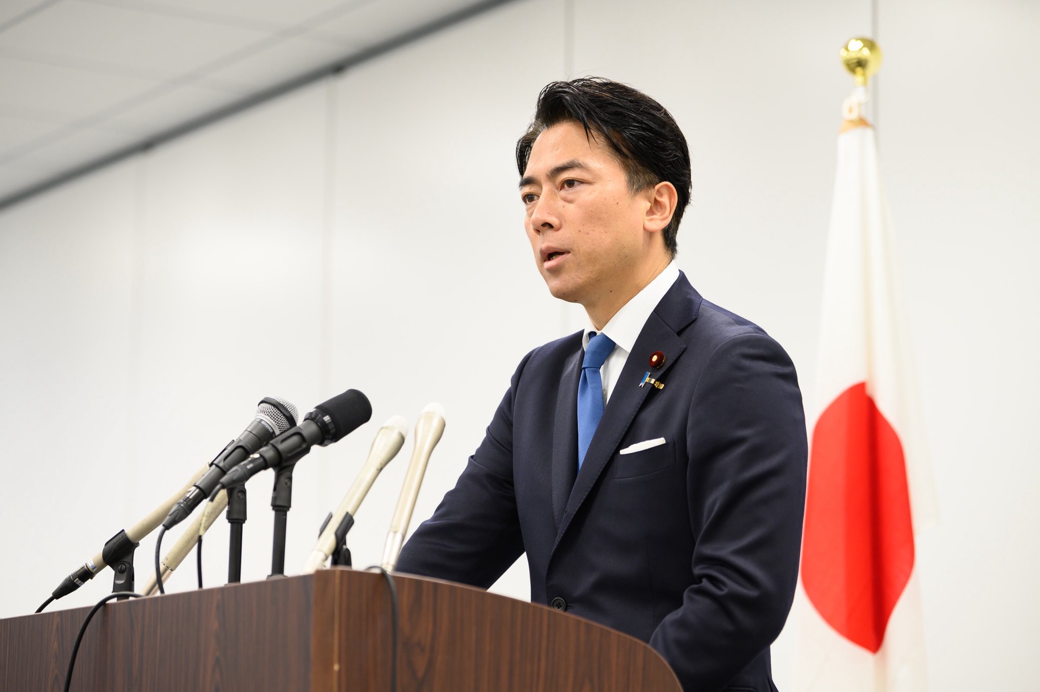 Japan's Shine Muscat Controversy: Farm Minister Koizumi Responds to Backlash Over Licensing Talks Abroad