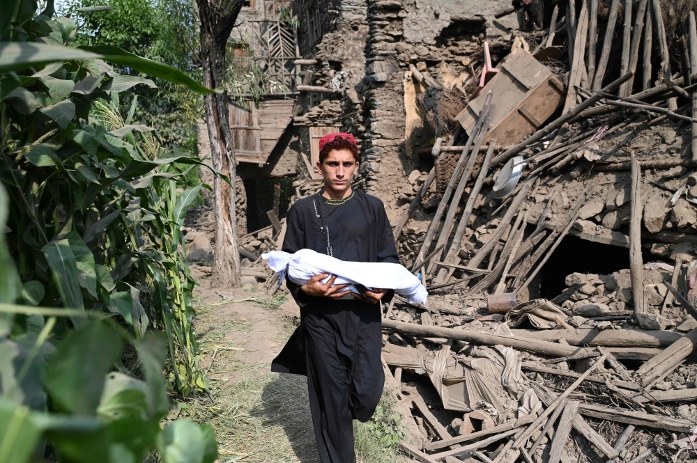 Tragedy in Afghanistan: Over 800 Lives Lost in Devastating Earthquake