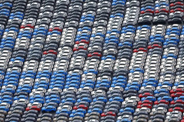 Japan's Exports to U.S. Plunge for Fifth Straight Month Amid Tariff Strain