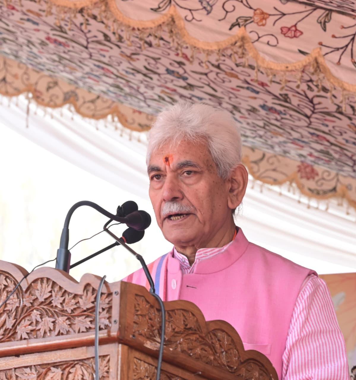 Lieutenant Governor Honors Champions of Kashmir Marathon 2025