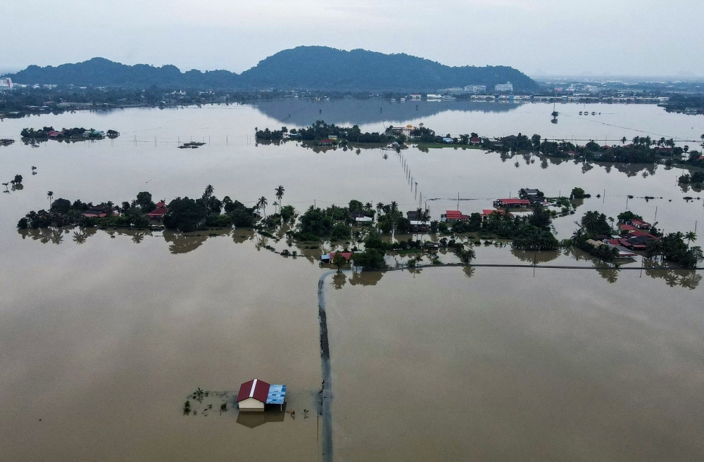 South-east Asia Floods Turn Deadly: Deaths Exceed 160 as Rescuers Race to Reach Stranded Communities