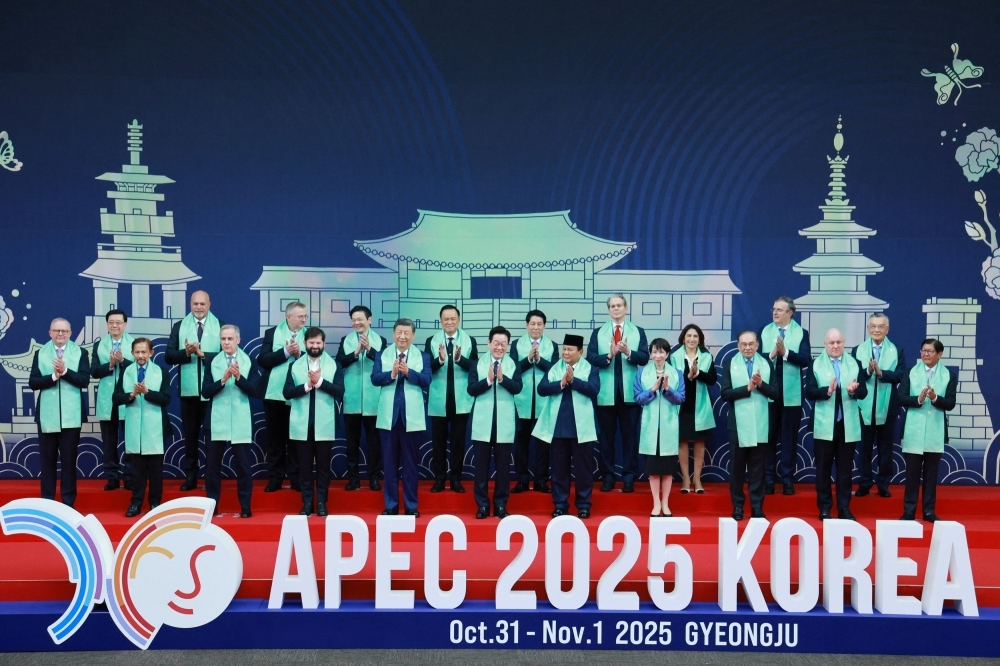 Xi Takes Centre Stage at Apec, Calls for Global AI Governance as US Skips Summit