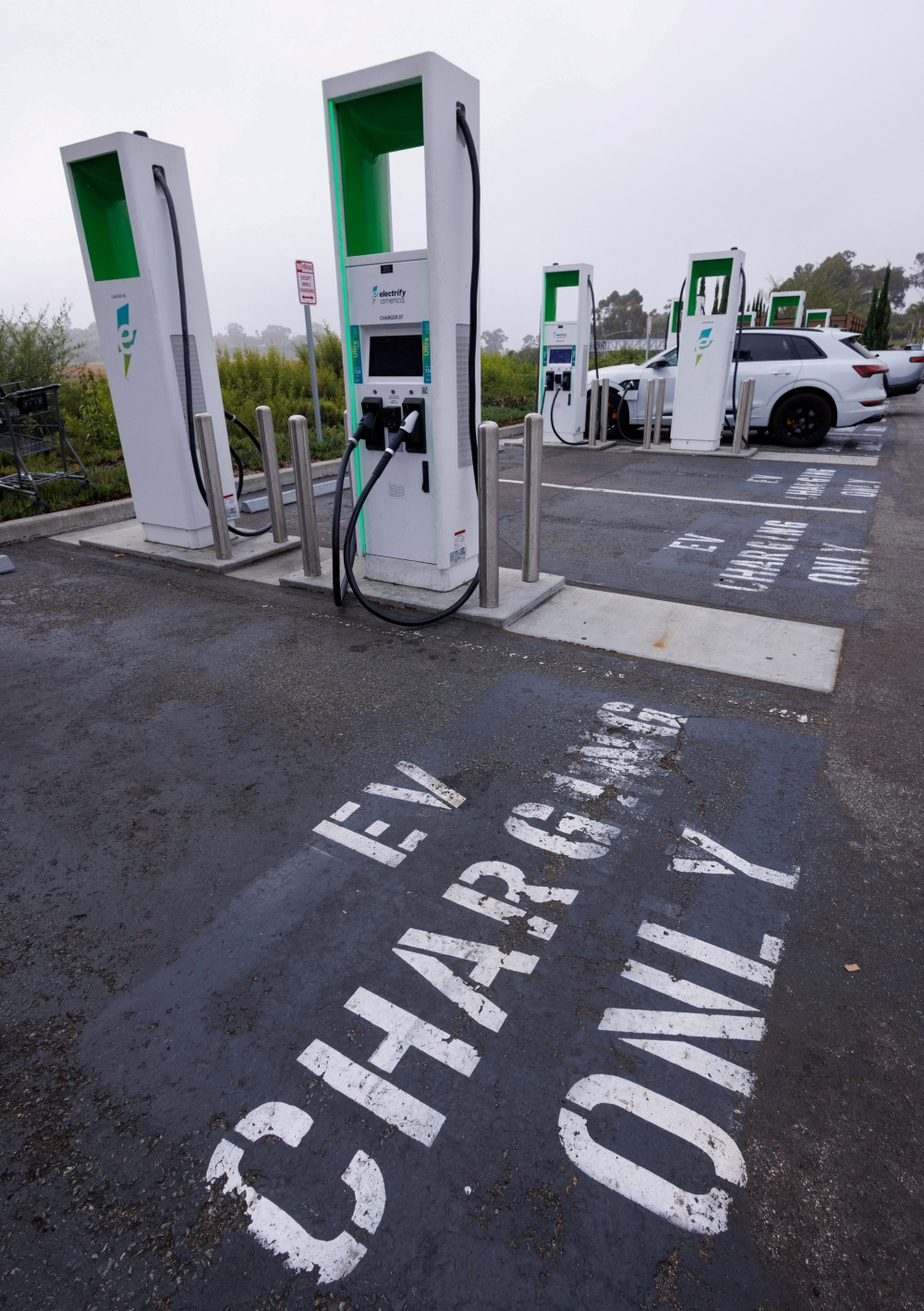 Sri Lanka Urges EV Owners to Rethink Charging Habits Amid Growing Energy Strain